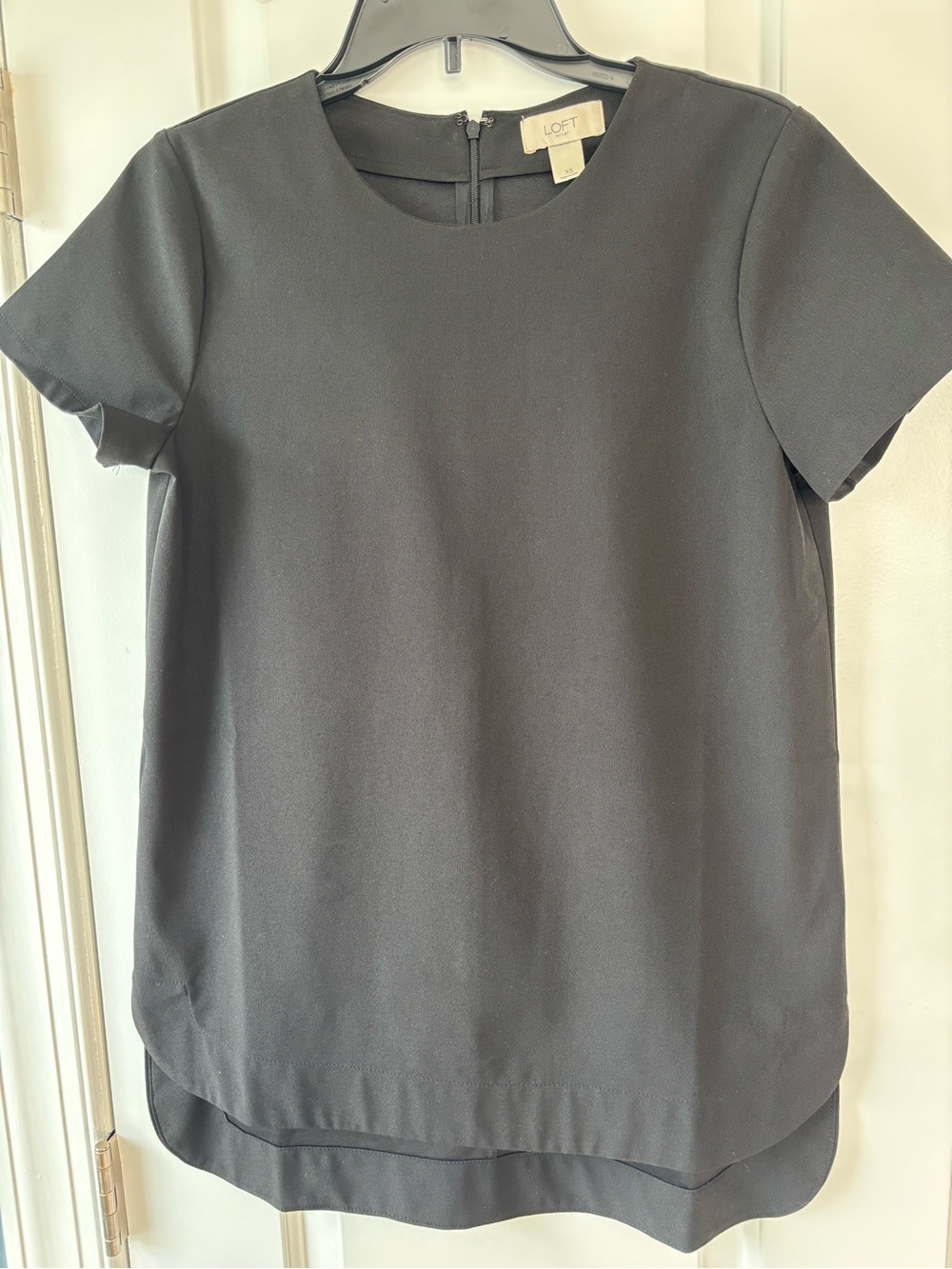 LOFT Outlet Black Top XS Short Sleeve Back Zip Scalloped Hem